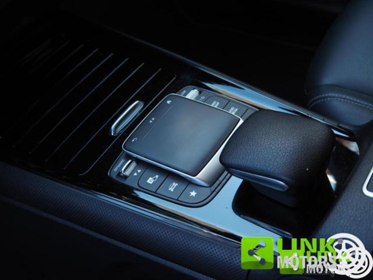 Mercedes-Benz GLB 180 d Automatic Sport (15)