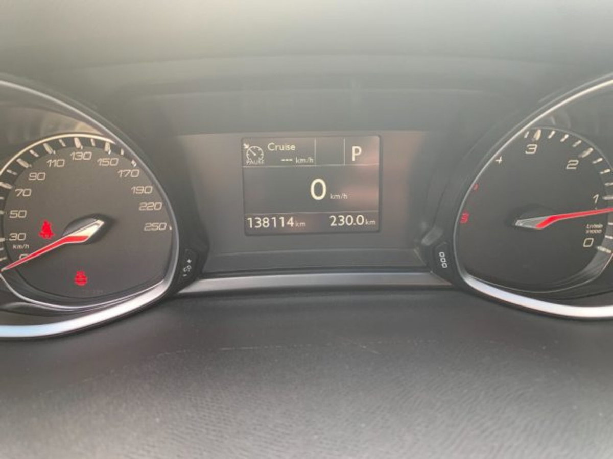 Peugeot 308 SW BlueHDi 130 S&S EAT8 Allure Pack (17)