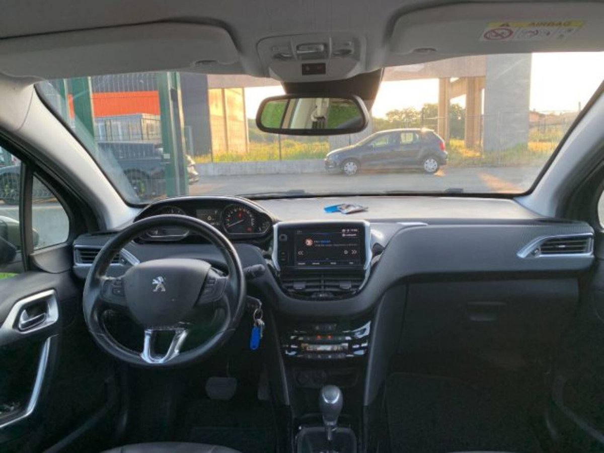 Peugeot 2008 Turbo 110 EAT6 S&S Allure (11)
