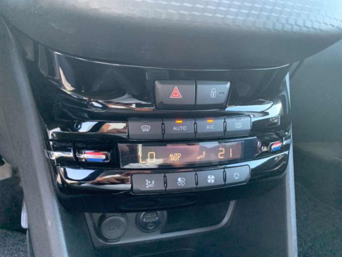 Peugeot 2008 Turbo 110 EAT6 S&S Allure (14)