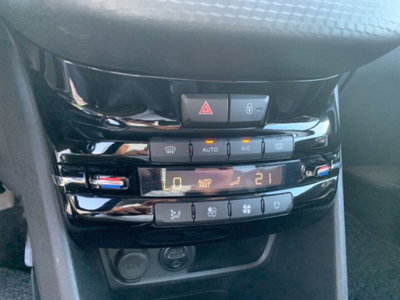 Peugeot 2008 Turbo 110 EAT6 S&S Allure (14)