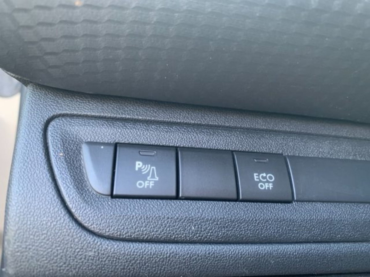 Peugeot 2008 Turbo 110 EAT6 S&S Allure (17)