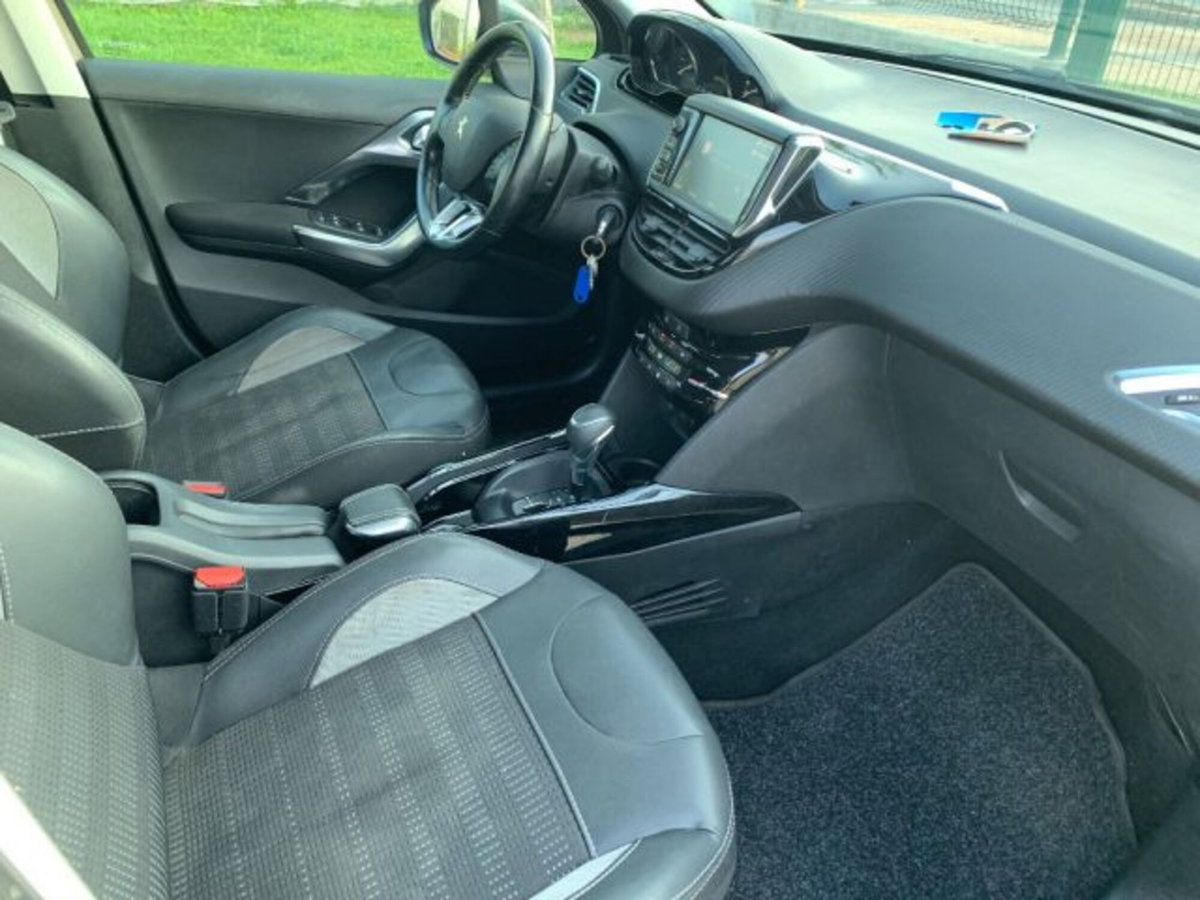 Peugeot 2008 Turbo 110 EAT6 S&S Allure (9)