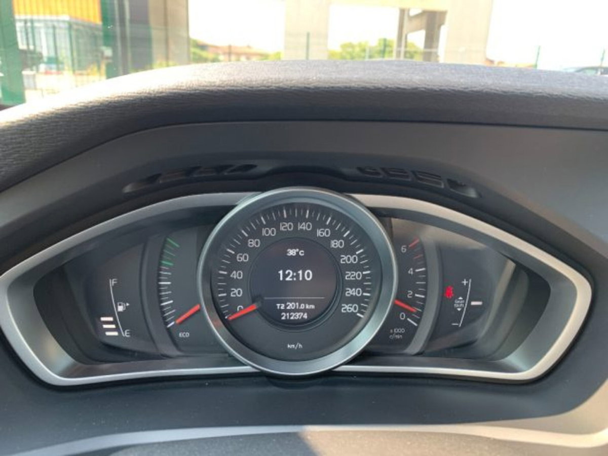 Volvo V40 Cross Country D2 1.6 Kinetic (15)