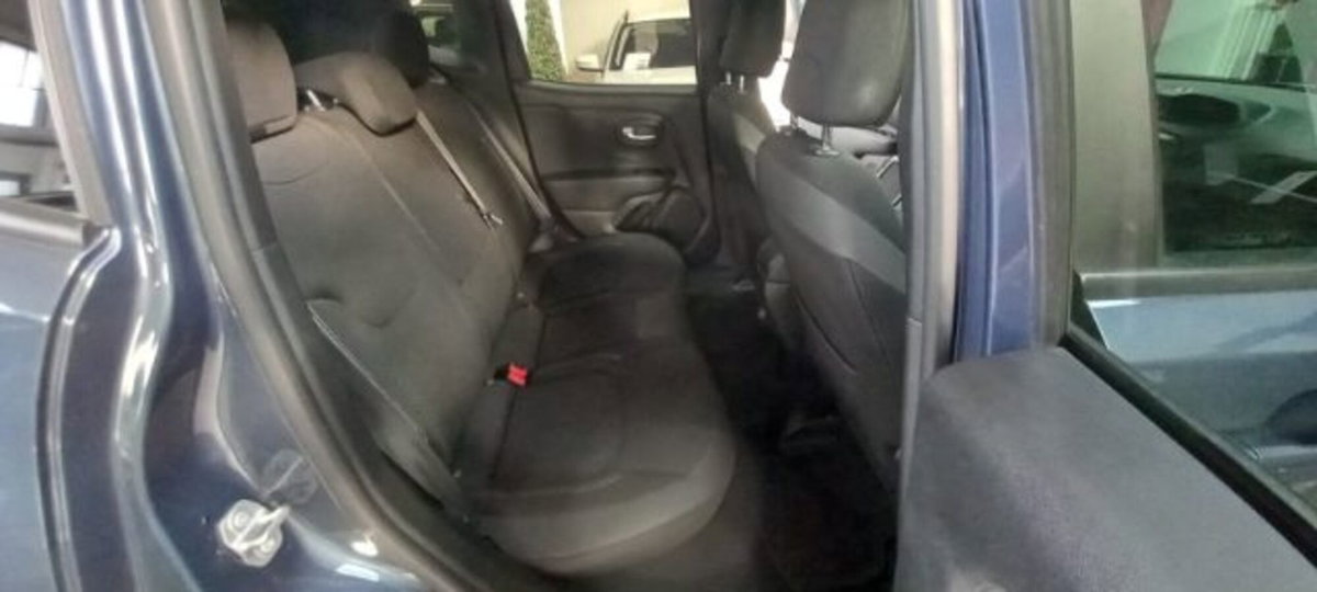 Jeep Renegade 1.3 T4 190CV PHEV 4xe AT6 Limited (9)