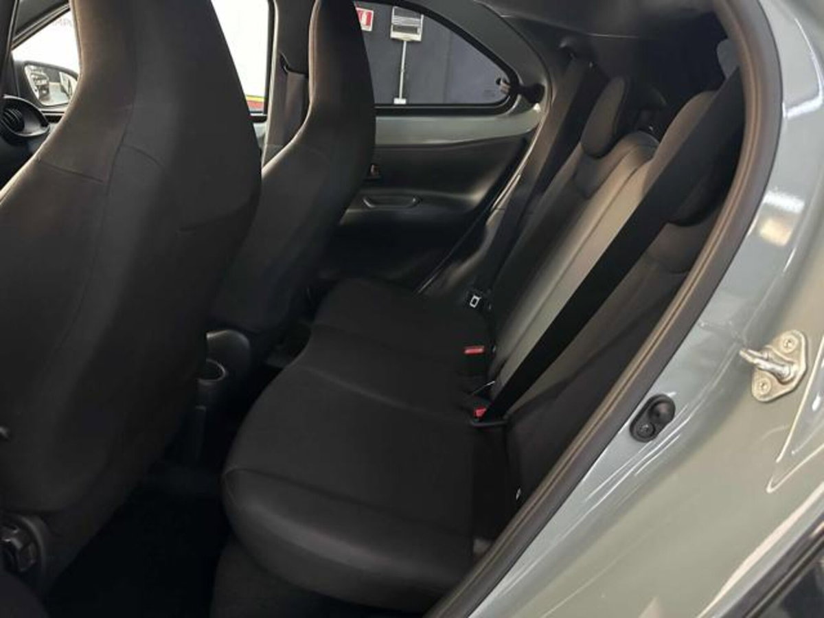 Toyota Aygo X 1.0 VVT-i 72 CV 5 porte Limited Air S-CVT (9)