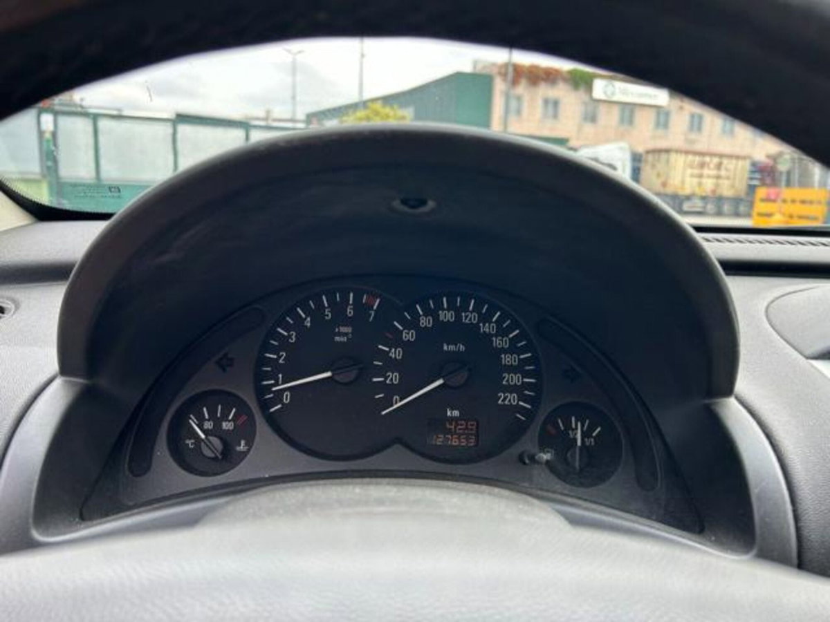 Opel Corsa 1.0i 12V cat 3 porte Club (11)