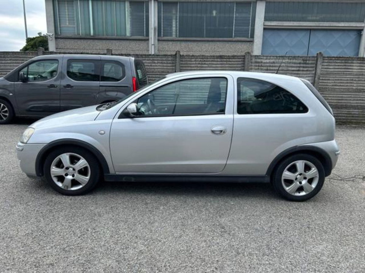 Opel Corsa 1.0i 12V cat 3 porte Club (12)