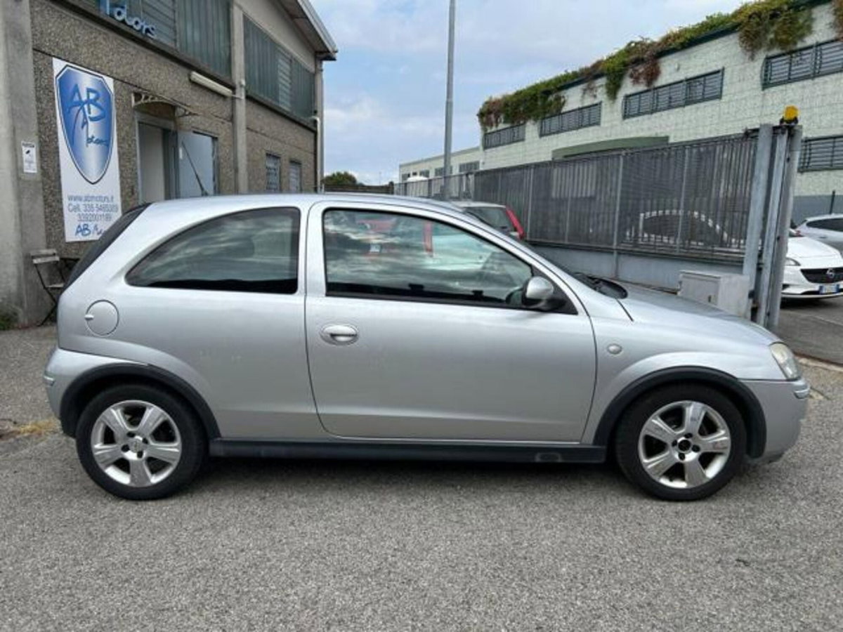 Opel Corsa 1.0i 12V cat 3 porte Club (13)