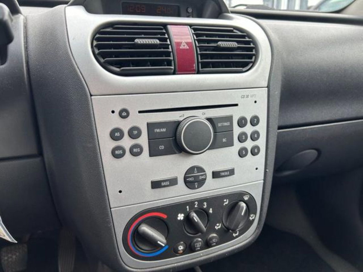 Opel Corsa 1.0i 12V cat 3 porte Club (14)