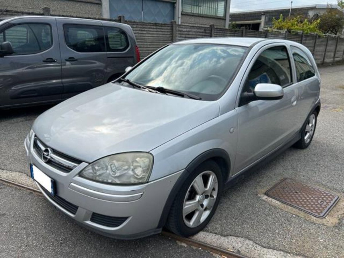 Opel Corsa 1.0i 12V cat 3 porte Club (2)