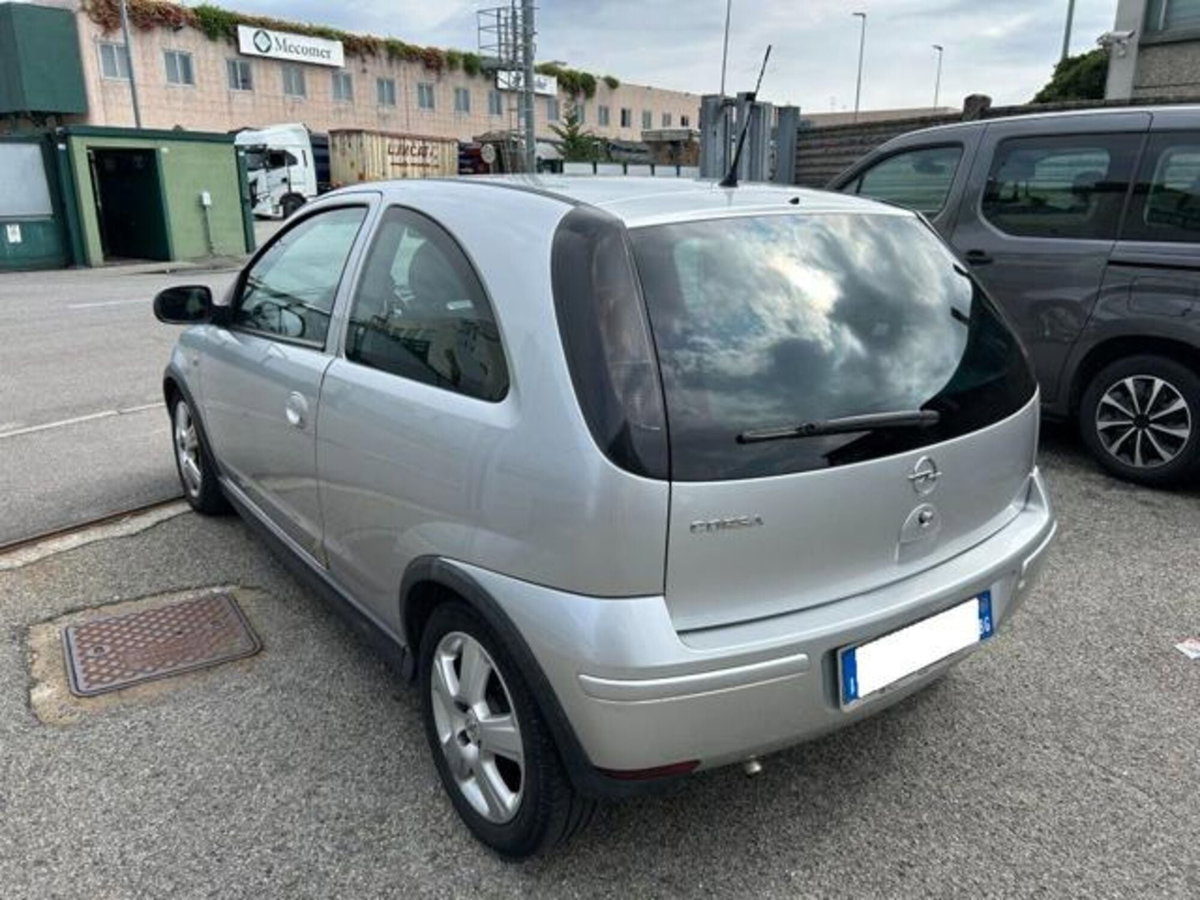 Opel Corsa 1.0i 12V cat 3 porte Club (3)