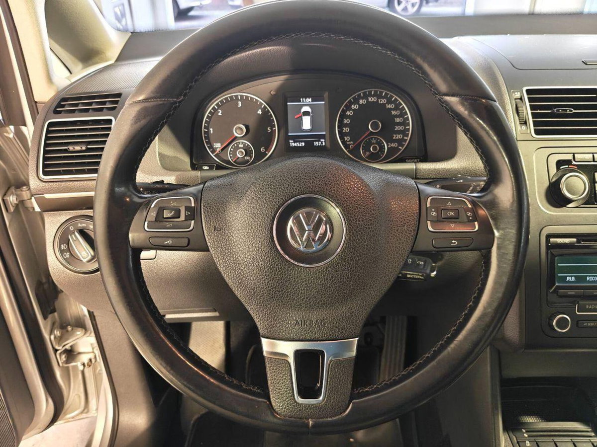 Volkswagen Touran 2.0 TDI 140 CV DSG Highline (9)