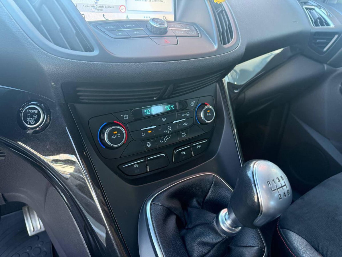 Ford Kuga 2.0 TDCI 120 CV S&S 2WD Powershift ST-Line (16)