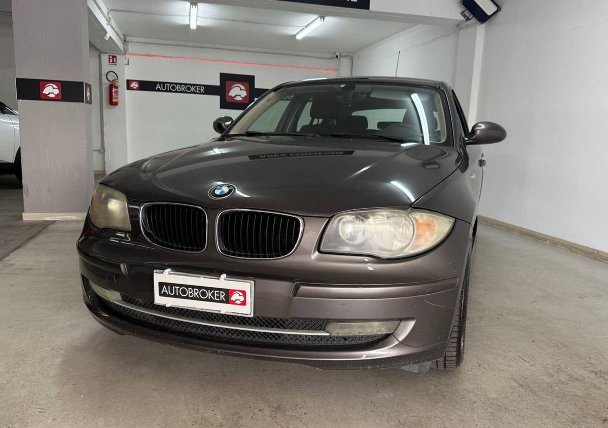BMW Serie 1 118d 2.0 143CV cat 5 porte Futura DPF (2)