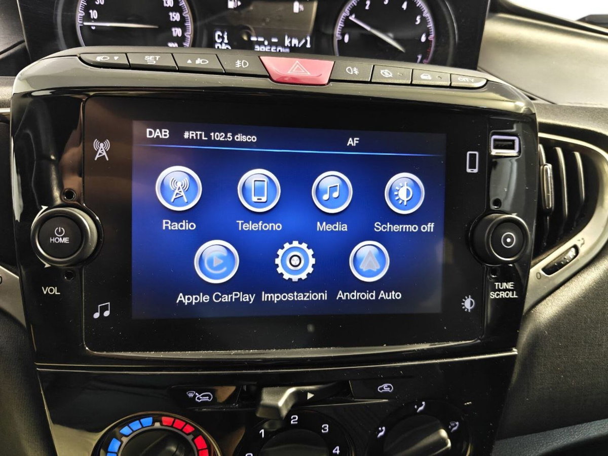 Lancia Ypsilon 1.0 FireFly 5 porte S&S Hybrid Gold Plus (11)