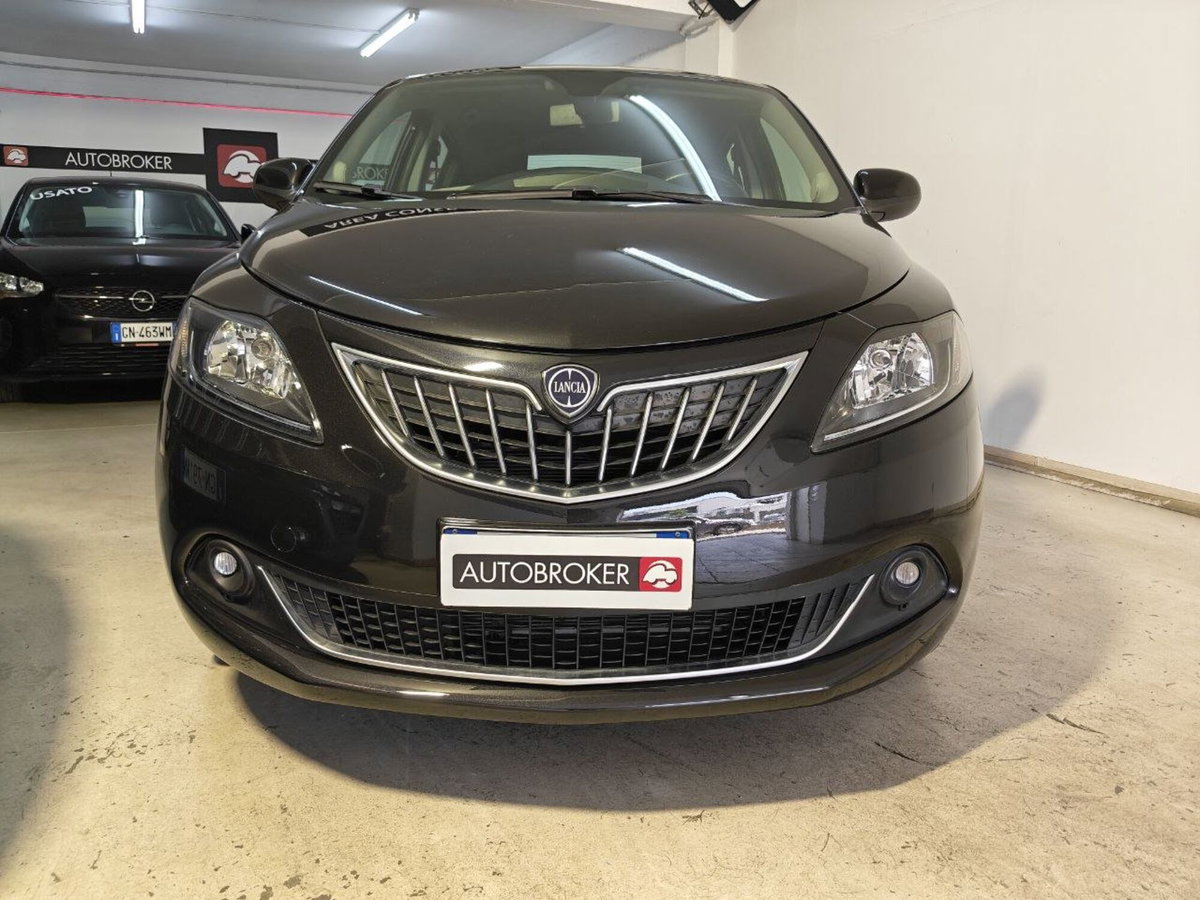 Lancia Ypsilon 1.0 FireFly 5 porte S&S Hybrid Gold Plus (2)