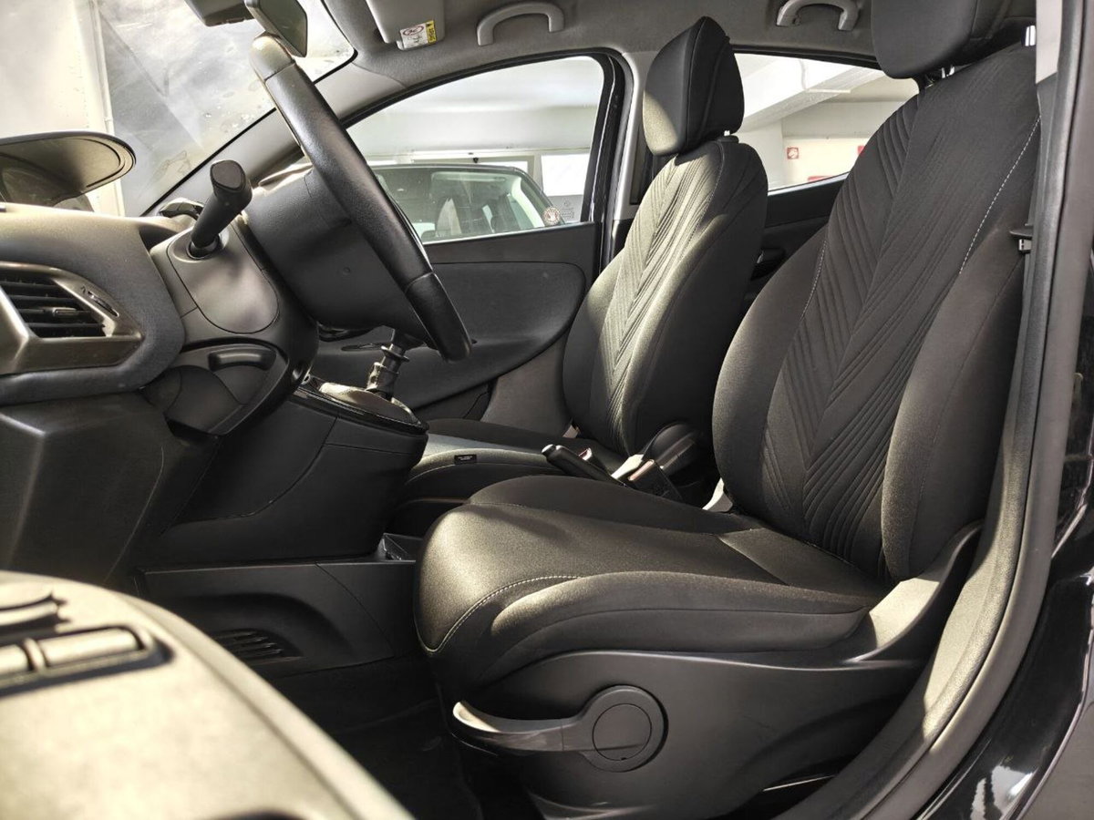 Lancia Ypsilon 1.0 FireFly 5 porte S&S Hybrid Gold Plus (7)