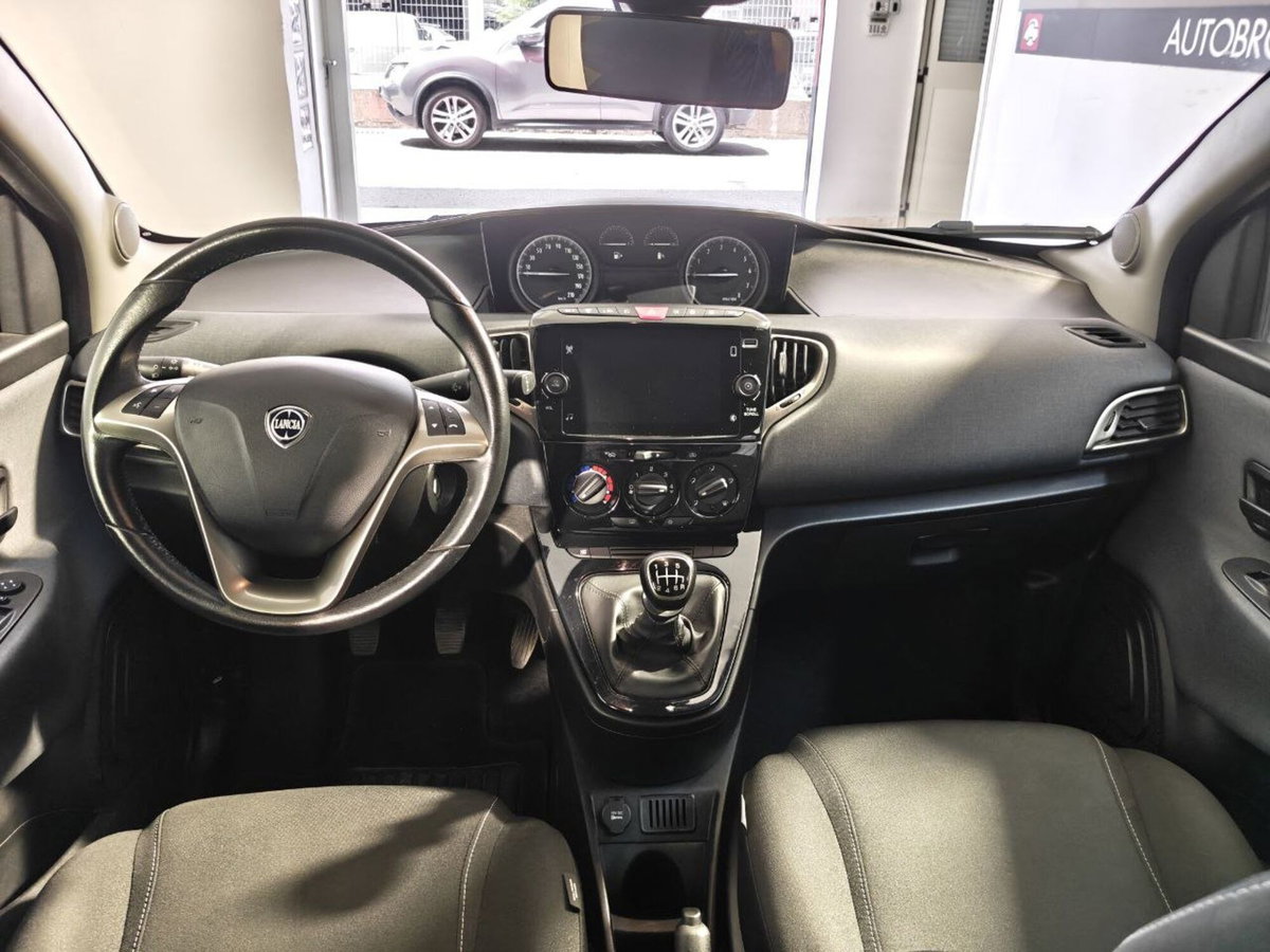 Lancia Ypsilon 1.0 FireFly 5 porte S&S Hybrid Gold Plus (8)