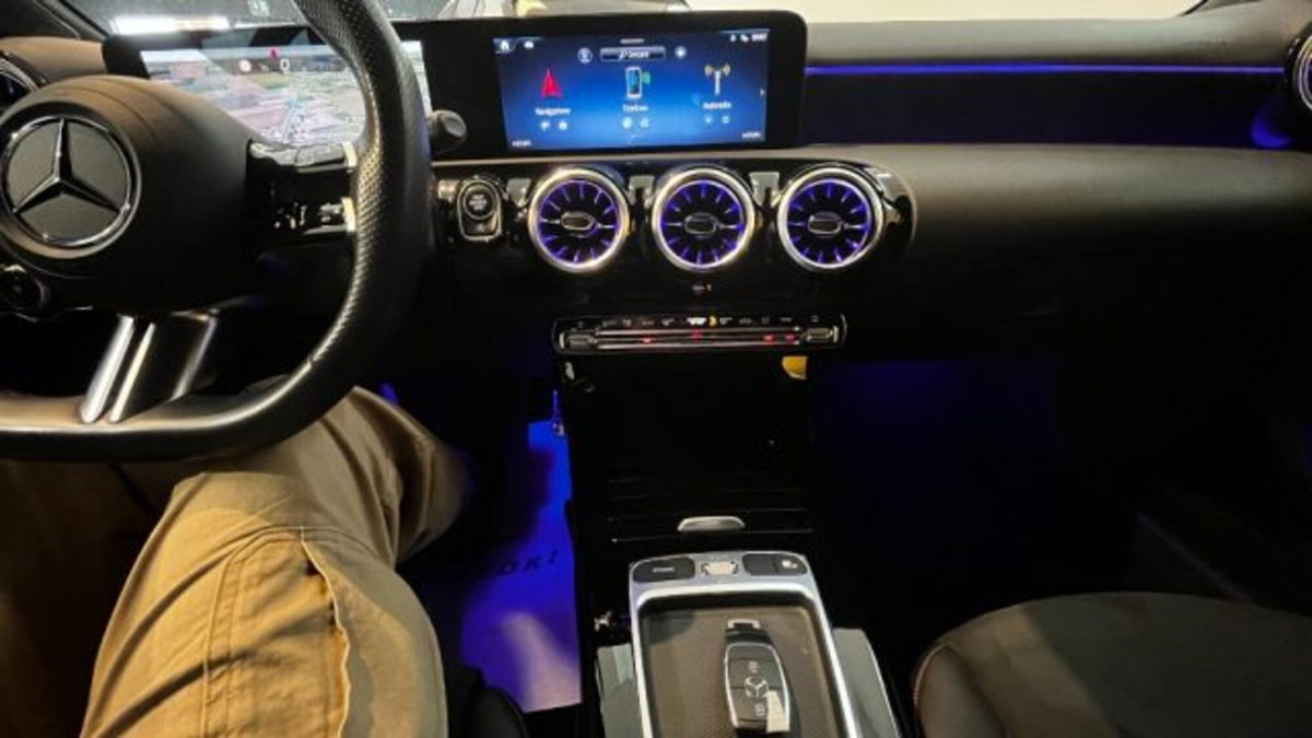 Mercedes-Benz Classe A Sedan 180 d AMG Line Premium Plus auto (13)