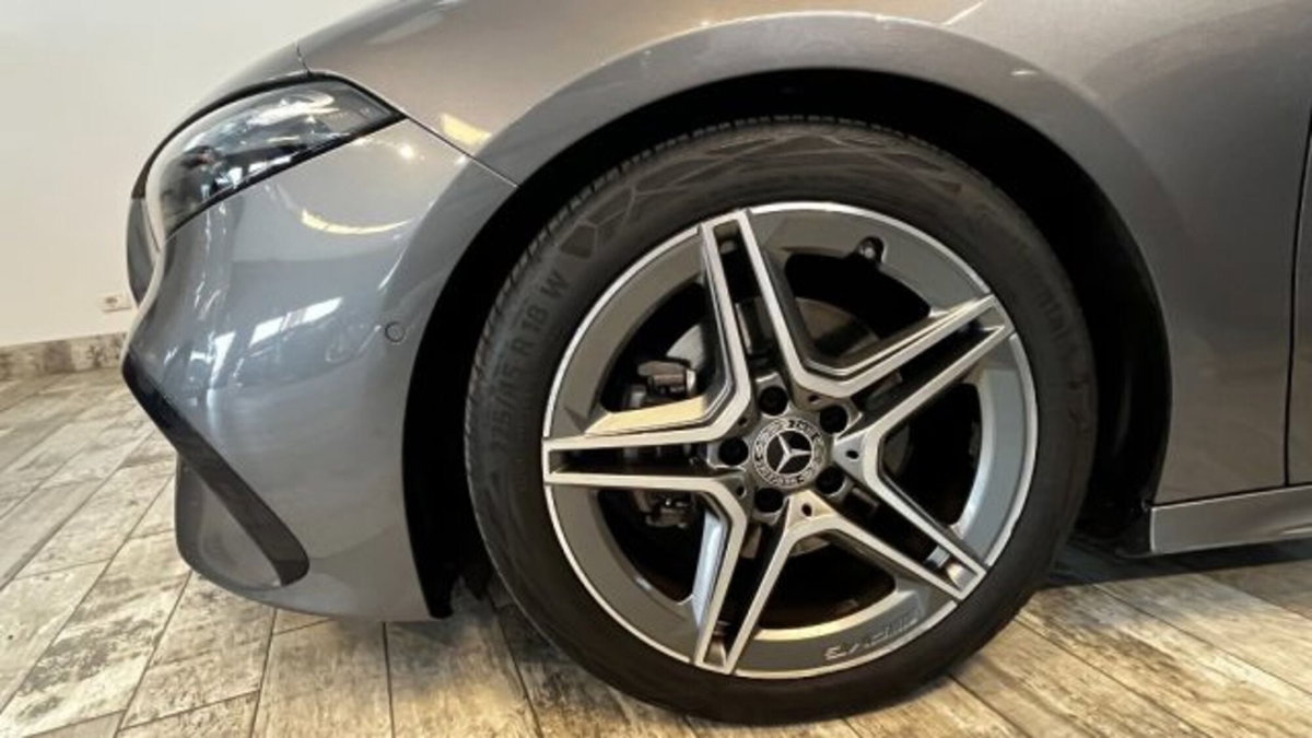 Mercedes-Benz Classe A Sedan 180 d AMG Line Premium Plus auto (4)