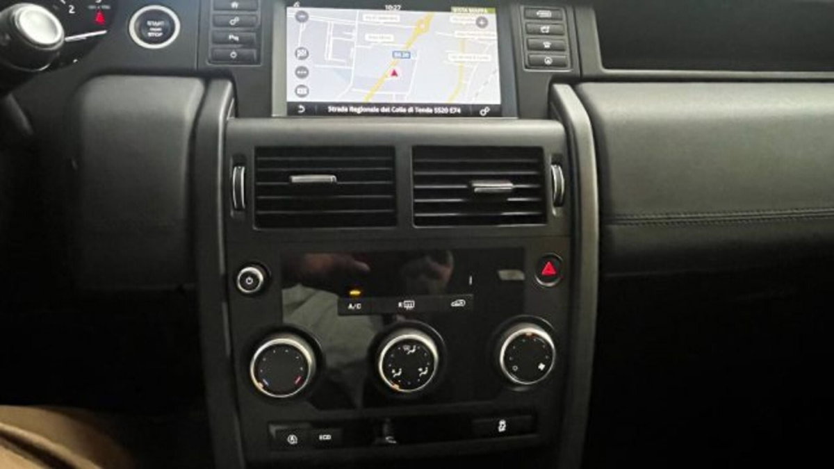 Land Rover Discovery Sport 2.0 eD4 150 CV 2WD (11)
