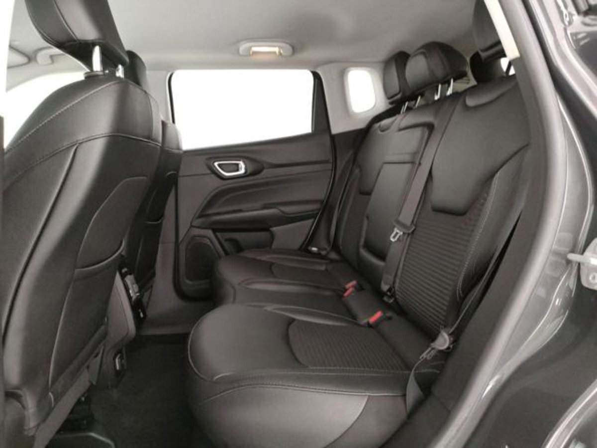 Jeep Compass 1.6 Multijet II 2WD Limited (17)