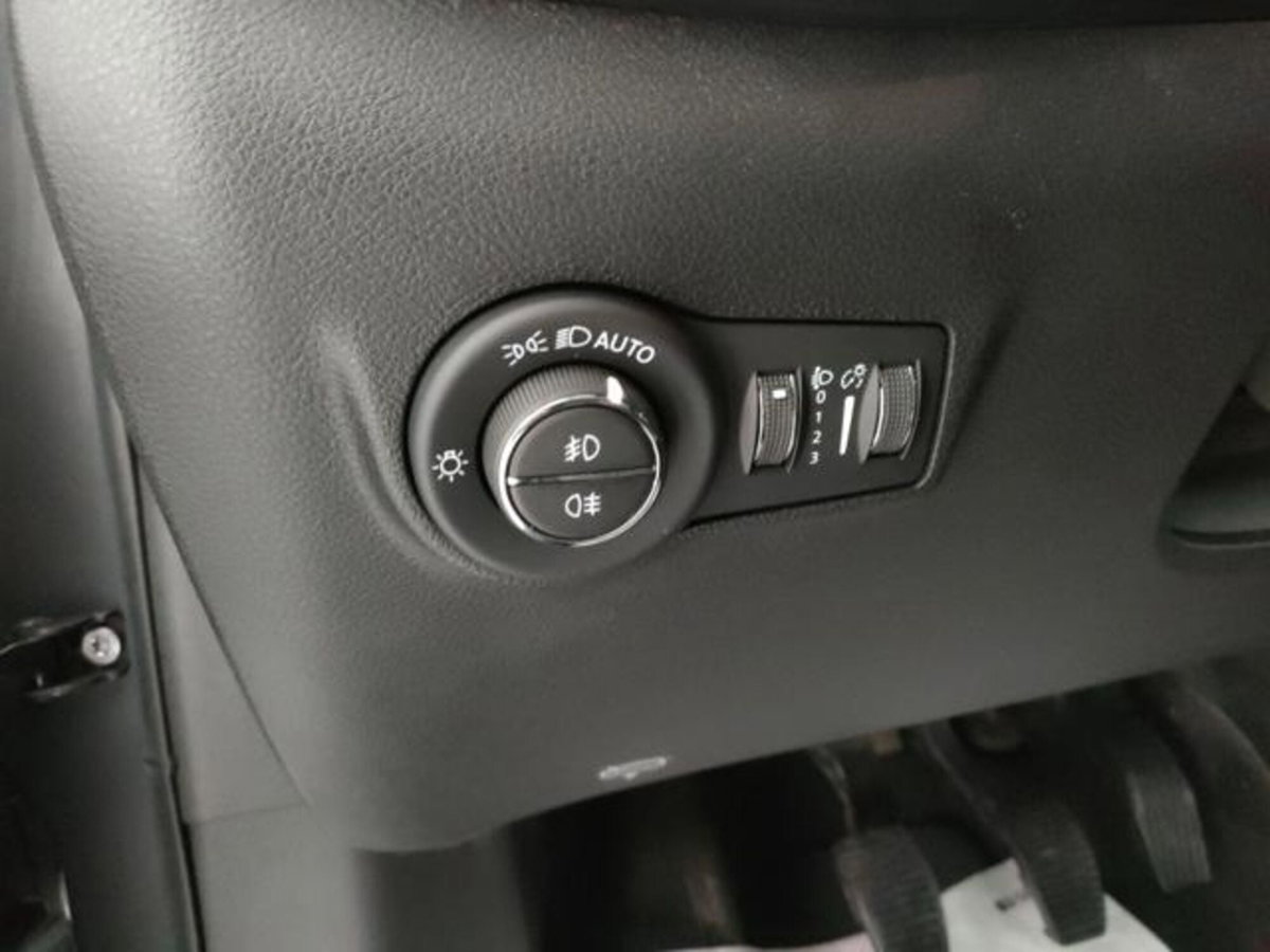 Jeep Compass 1.6 Multijet II 2WD Limited (6)