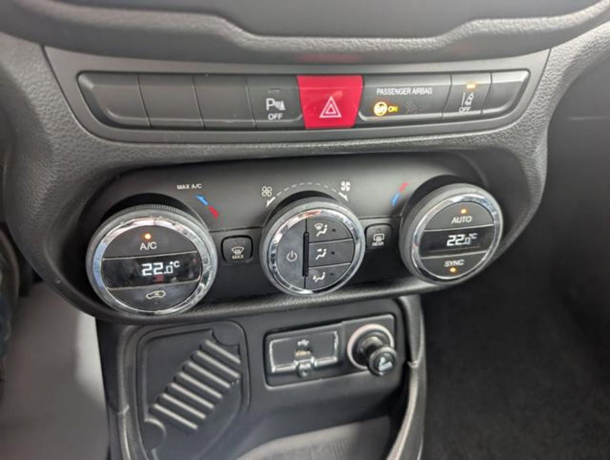 Jeep Renegade 1.6 Mjt 120 CV Limited (11)