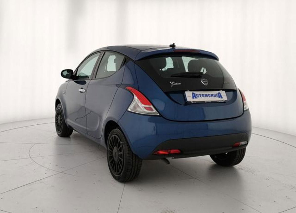 Lancia Ypsilon 1.0 FireFly 5 porte S&S Hybrid Ecochic Silver (3)