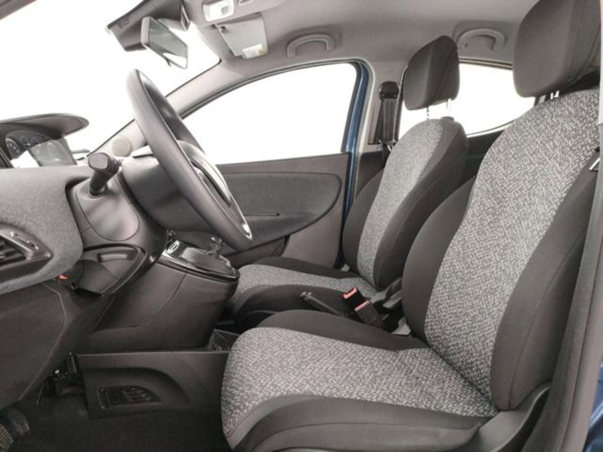 Lancia Ypsilon 1.0 FireFly 5 porte S&S Hybrid Ecochic Silver (5)