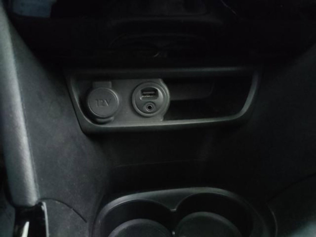 Peugeot 2008 VTi 82CV Allure (14)