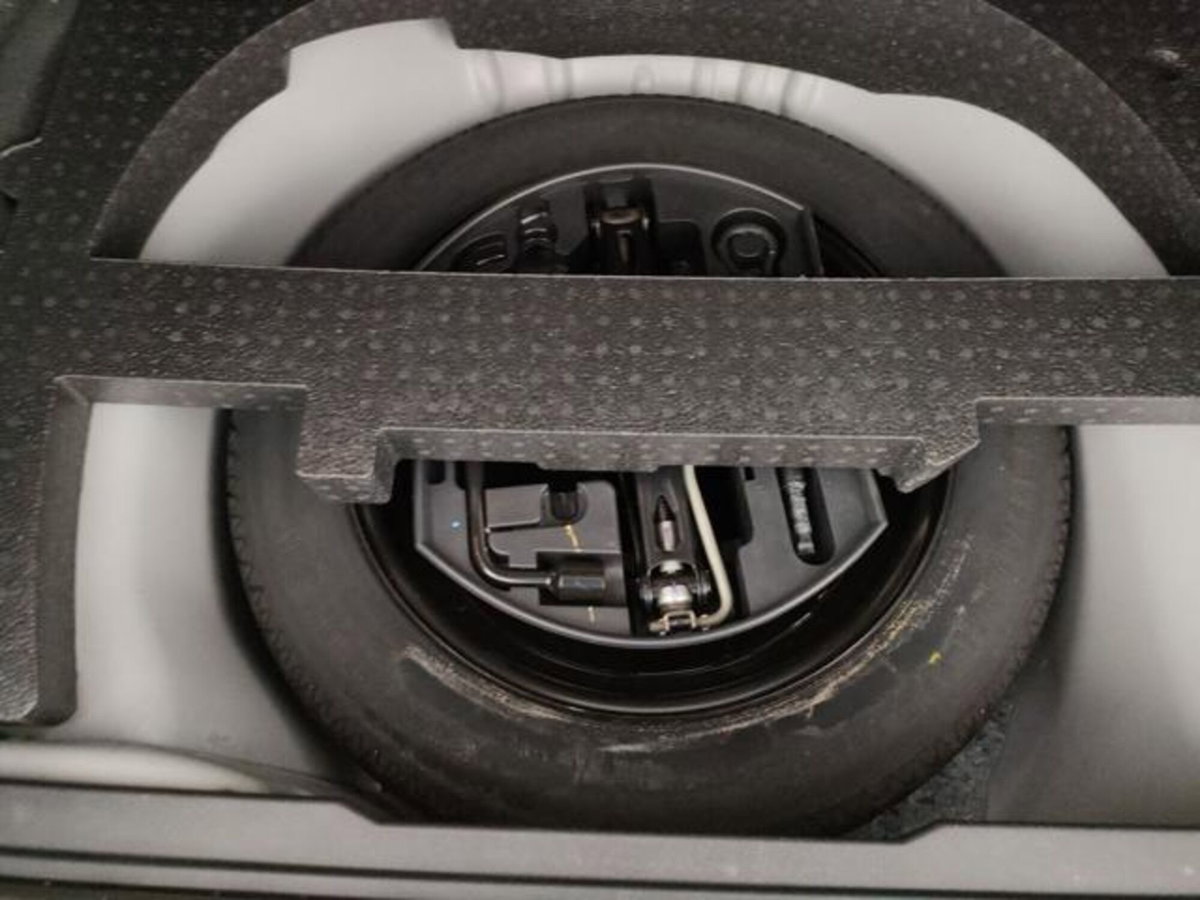 Peugeot 2008 VTi 82CV Allure (19)