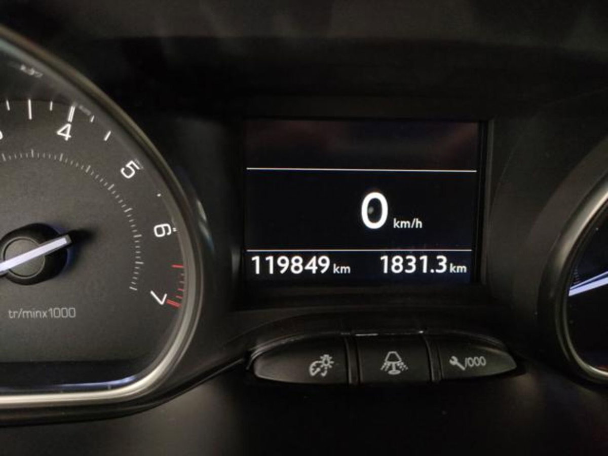 Peugeot 2008 VTi 82CV Allure (20)