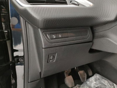 Peugeot 2008 VTi 82CV Allure (6)