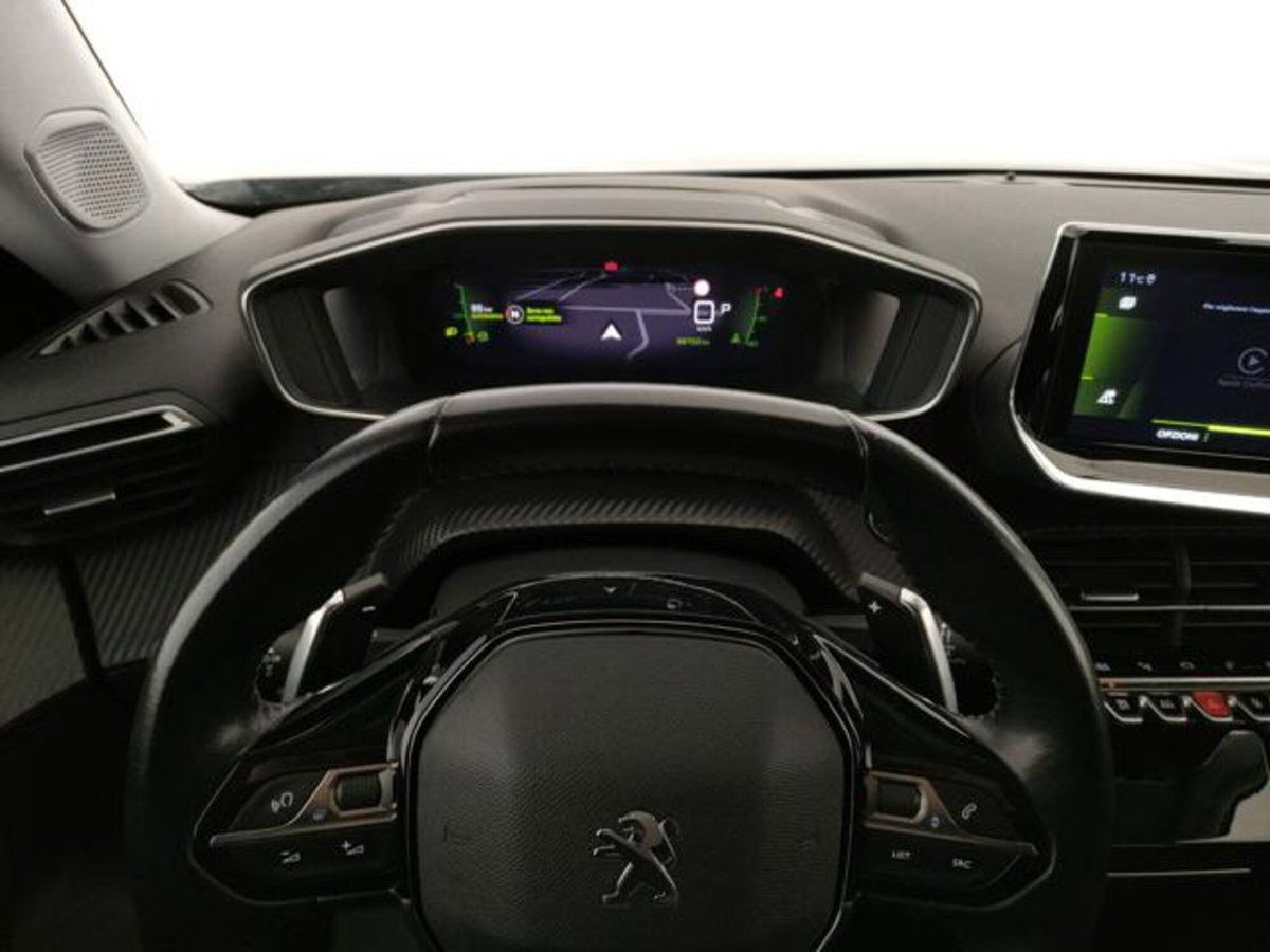 Peugeot 2008 BlueHDi 130 S&S EAT8 Allure Pack (9)