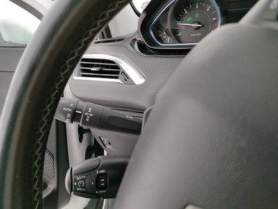 Peugeot 2008 120 EAT6 S&S Allure (9)
