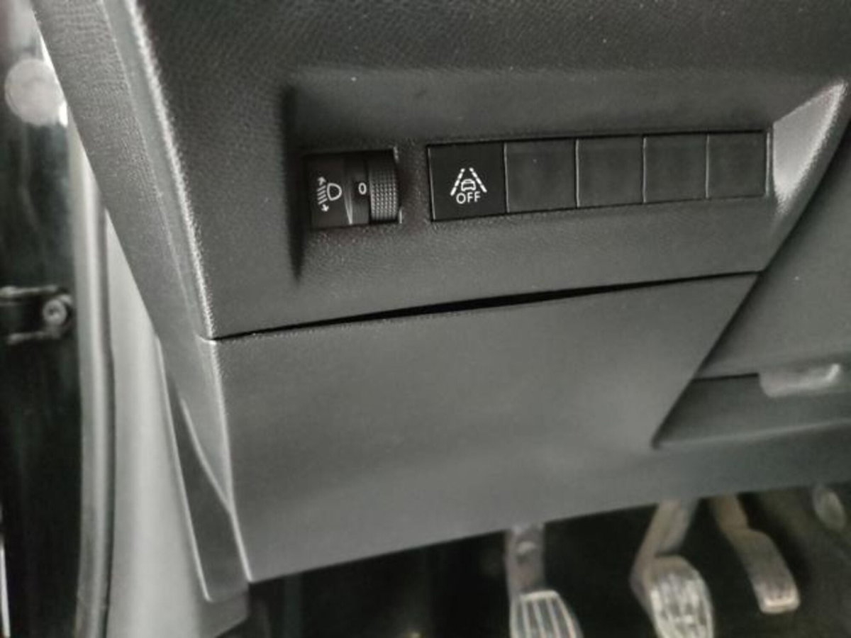 Peugeot 208 1.2 puretech Active s&s 75cv (6)