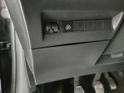 Peugeot 208 1.2 puretech Active s&s 75cv (6)