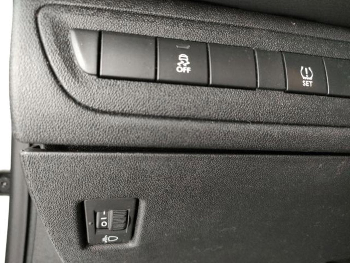 Peugeot 208 68 3 porte Active (11)
