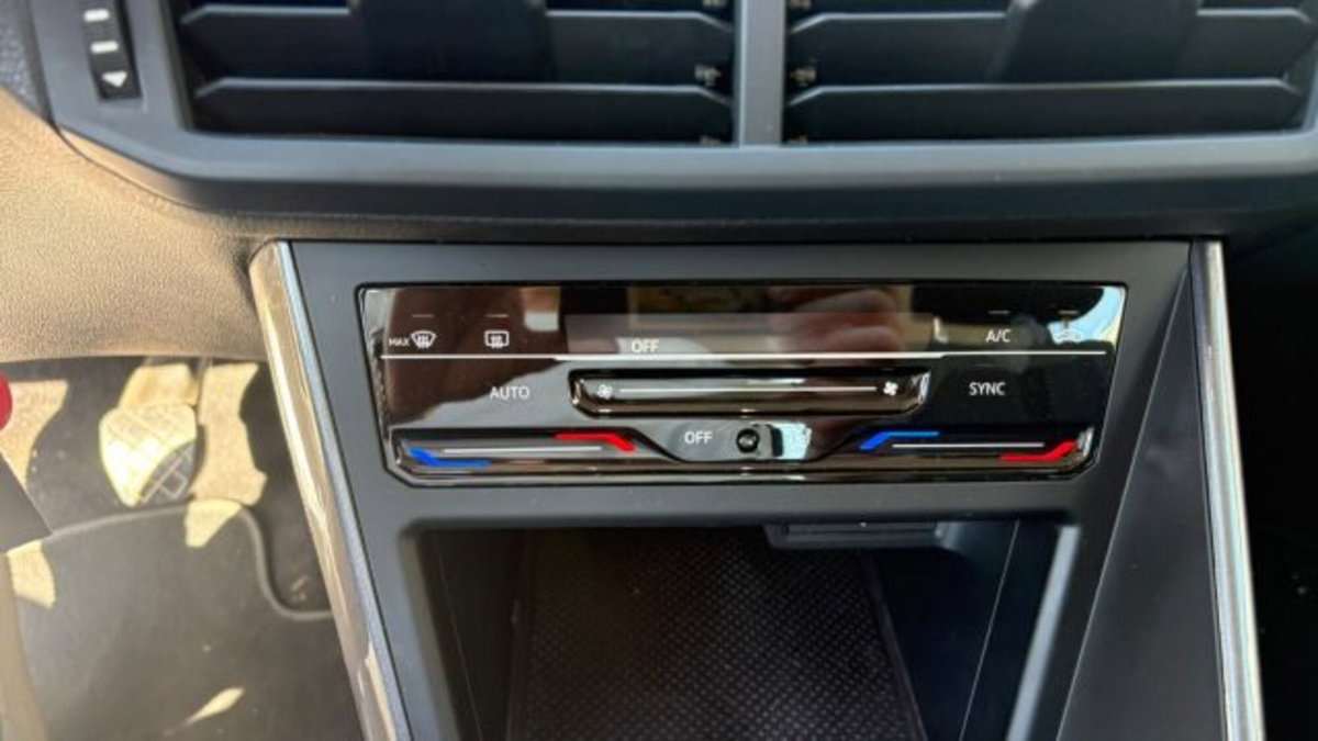 Volkswagen Polo 1.0 tsi Style 95cv (10)