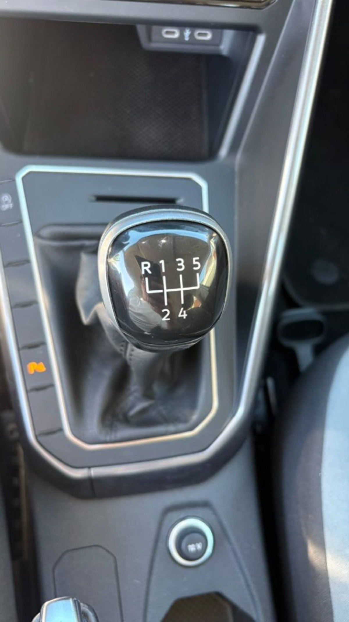 Volkswagen Polo 1.0 tsi Style 95cv (11)