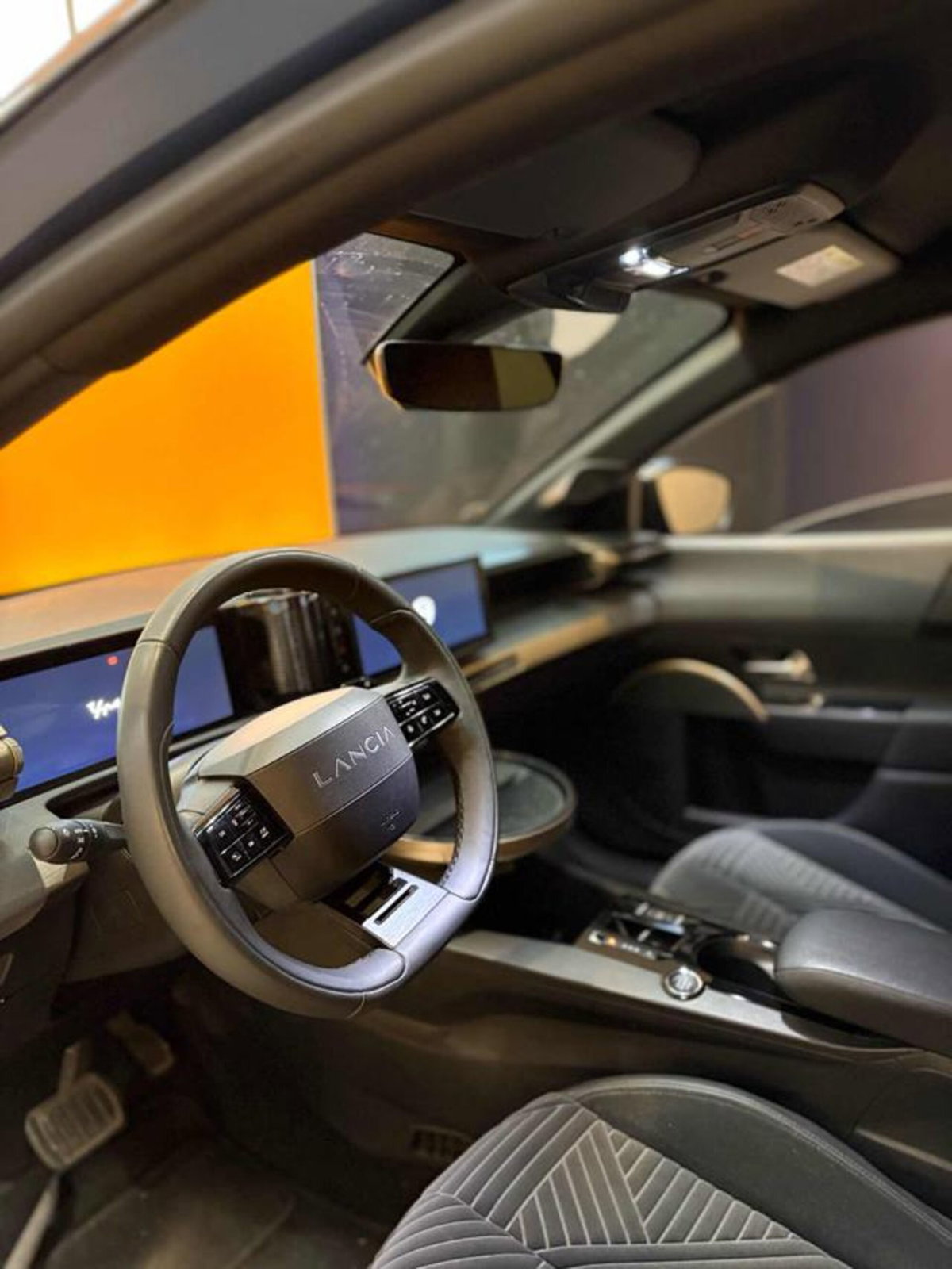 Lancia Ypsilon 1.2 mhev Edizione Cassina e-dct (5)