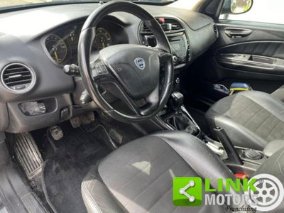Lancia Delta 1.9 MJT Twinturbo DPF Gold (15)