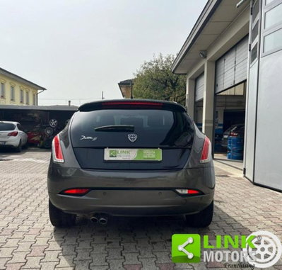 Lancia Delta 1.9 MJT Twinturbo DPF Gold (6)
