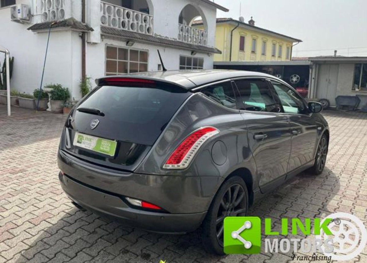Lancia Delta 1.9 MJT Twinturbo DPF Gold (8)