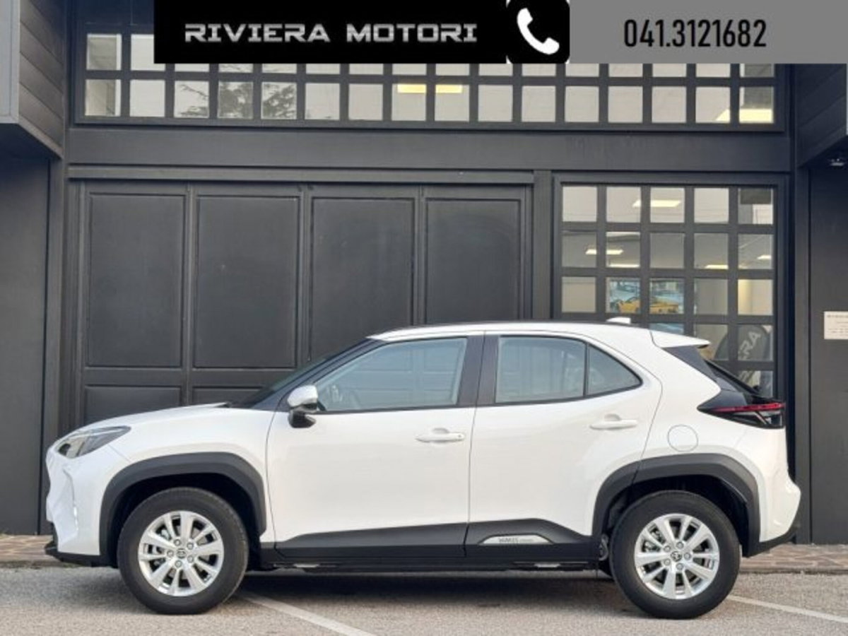 Toyota Yaris Cross 1.5 Hybrid 5p. E-CVT Active (3)