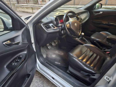 Alfa Romeo Giulietta 2.0 JTDm-2 Exclusive 140cv (8)