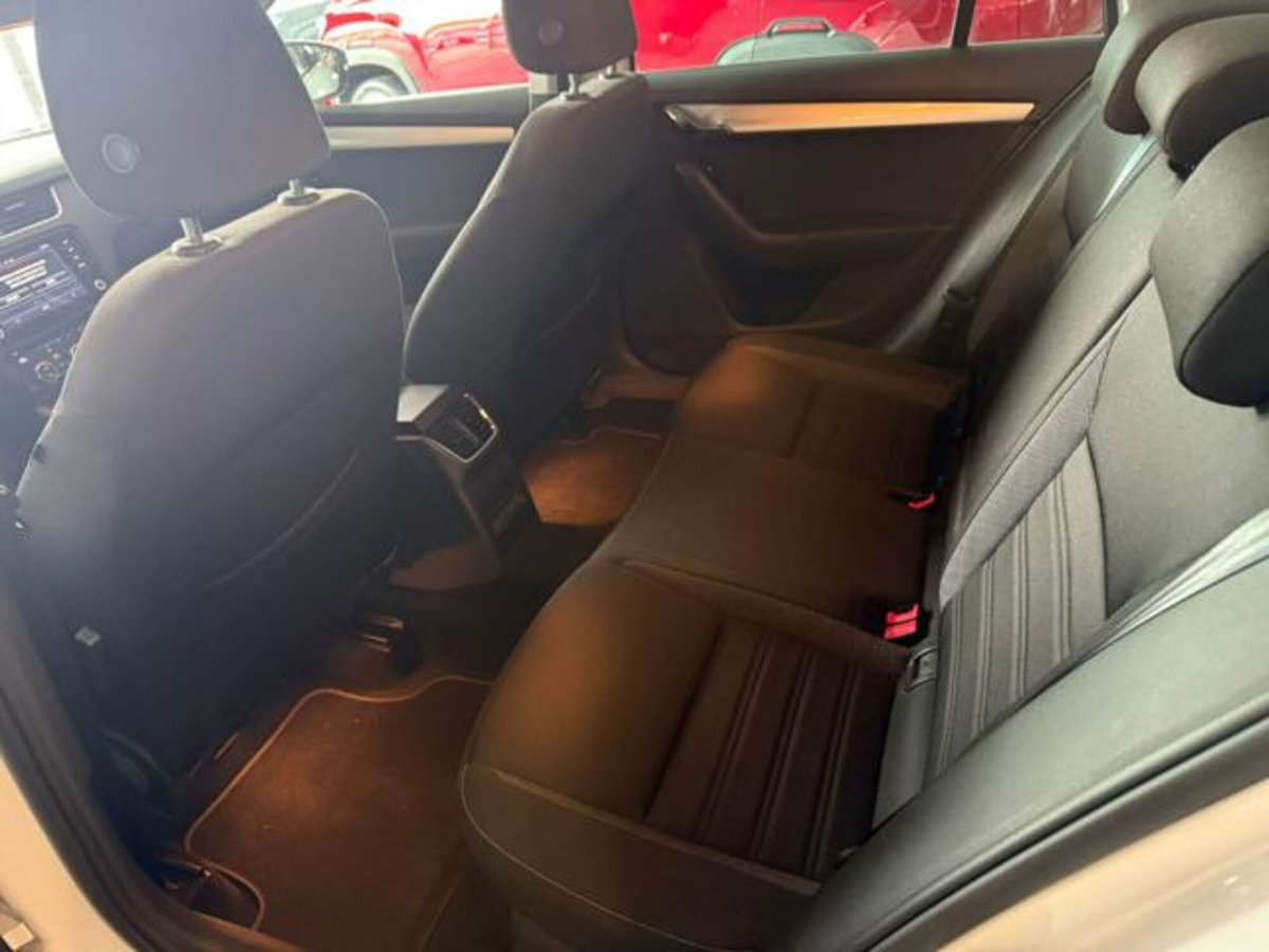 Skoda Octavia Station Wagon 1.4 TSI Wagon Executive G-Tec (15)