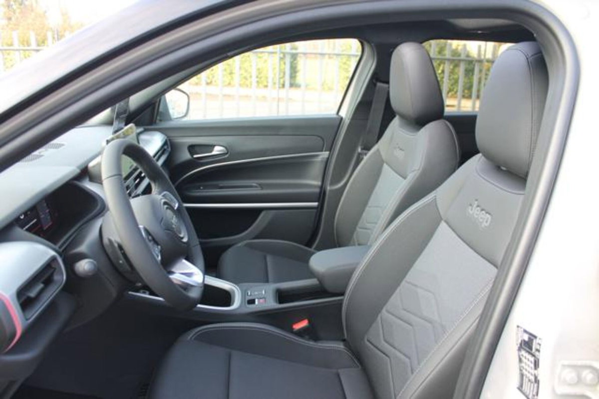 Jeep Avenger 1.2 turbo Summit fwd 100cv (13)